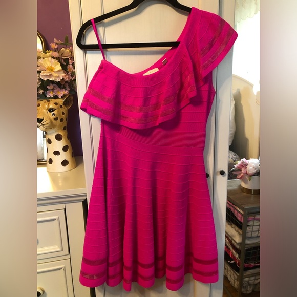 Ted Baker One Shoulder Pink Skater Dress. Size 2. Worn twice. Good condition. - Picture 3 of 11